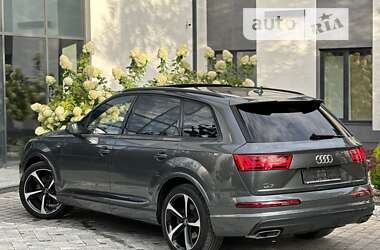 Внедорожник / Кроссовер Audi Q7 2016 в 