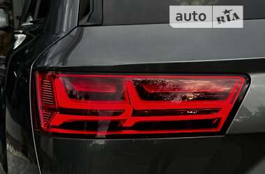 Внедорожник / Кроссовер Audi Q7 2016 в 