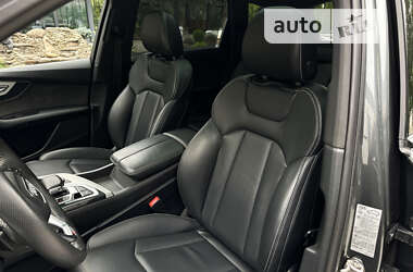 Внедорожник / Кроссовер Audi Q7 2016 в 