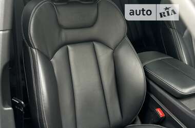 Внедорожник / Кроссовер Audi Q7 2016 в 