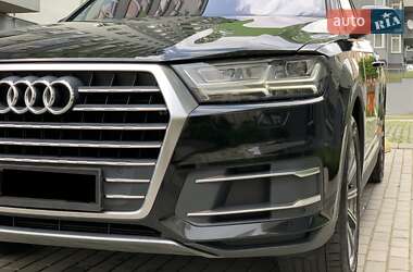 Внедорожник / Кроссовер Audi Q7 2015 в 