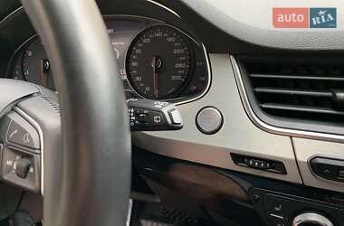 Внедорожник / Кроссовер Audi Q7 2015 в 
