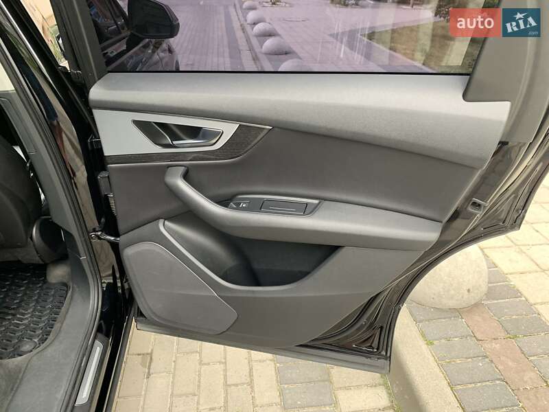 Позашляховик / Кросовер Audi Q7 2015 в Львові