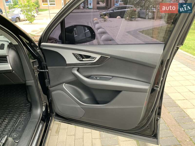 Позашляховик / Кросовер Audi Q7 2015 в Львові