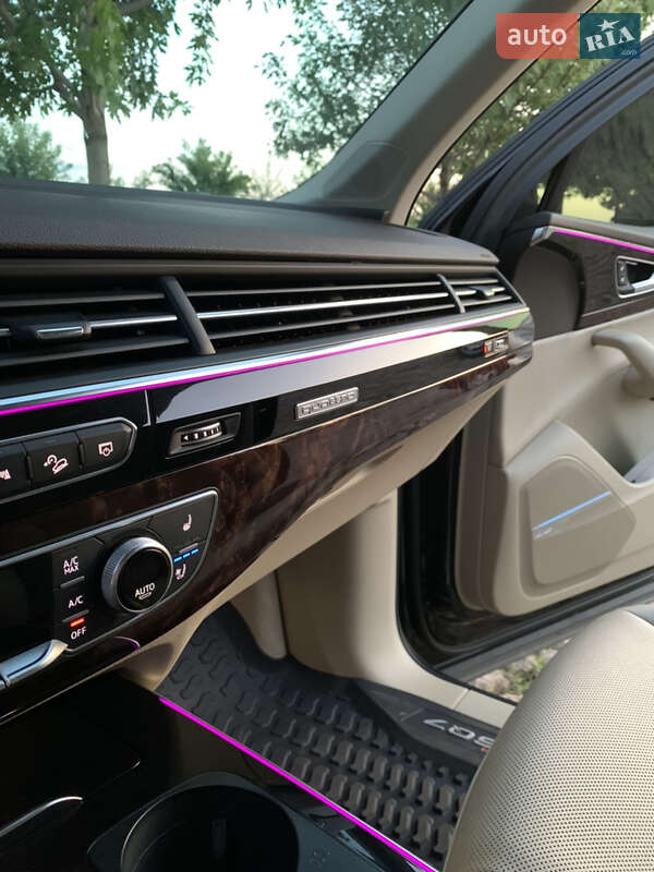 Позашляховик / Кросовер Audi Q7 2019 в Києві