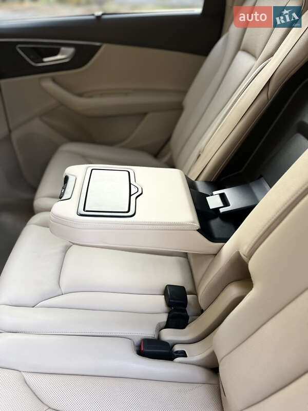 Позашляховик / Кросовер Audi Q7 2017 в Кривому Розі