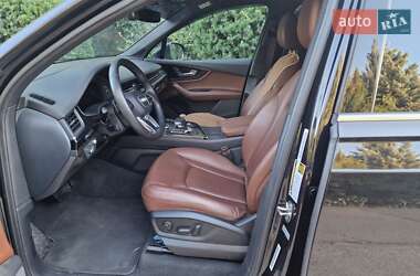 Позашляховик / Кросовер Audi Q7 2018 в 