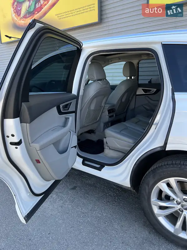 Audi Q7 2018 VIN WA1LHAF77JD030276 фото оголошення 27 з 78