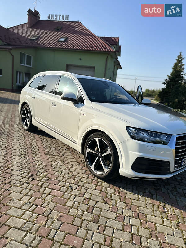 Внедорожник / Кроссовер Audi Q7 2016 в Мостиске