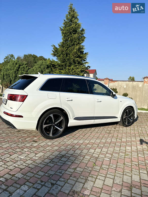Внедорожник / Кроссовер Audi Q7 2016 в Мостиске