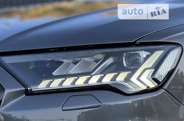 Позашляховик / Кросовер Audi Q7 2019 в 