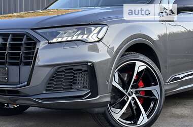 Позашляховик / Кросовер Audi Q7 2019 в 