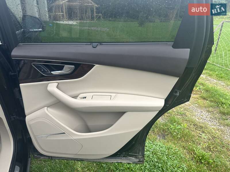 Позашляховик / Кросовер Audi Q7 2016 в Івано-Франківську
