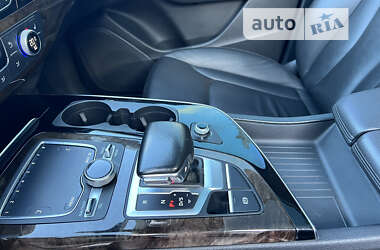 Внедорожник / Кроссовер Audi Q7 2017 в 