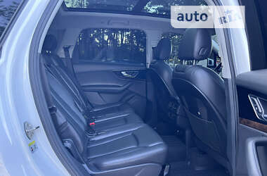 Внедорожник / Кроссовер Audi Q7 2017 в 