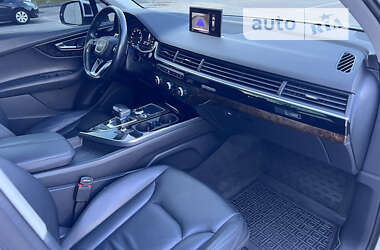 Внедорожник / Кроссовер Audi Q7 2017 в 
