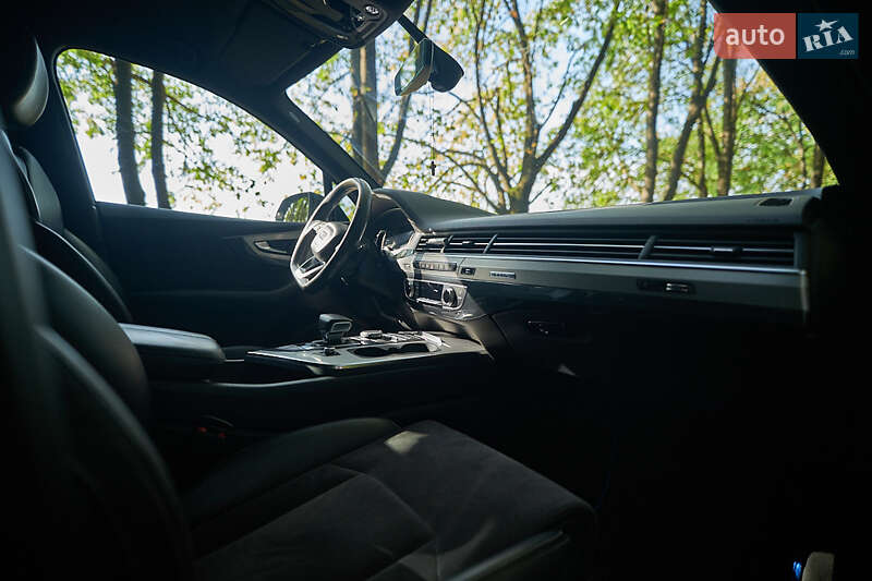 Внедорожник / Кроссовер Audi Q7 2016 в Хмельницком