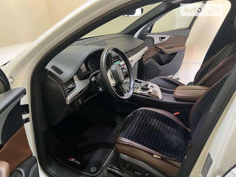 Внедорожник / Кроссовер Audi Q7 2017 в Хмельницком