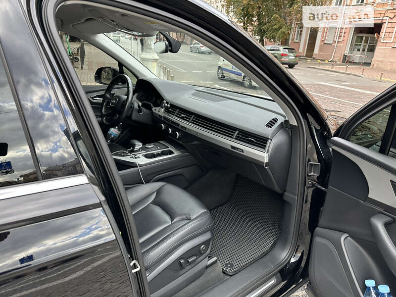 Позашляховик / Кросовер Audi Q7 2017 в Києві