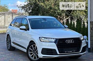 Позашляховик / Кросовер Audi Q7 2017 в 