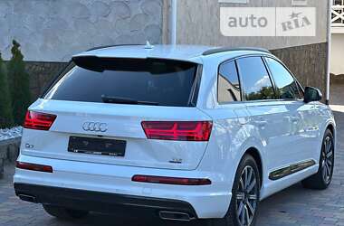 Позашляховик / Кросовер Audi Q7 2017 в 