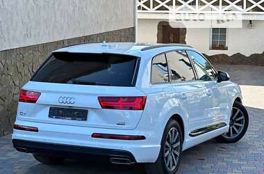 Позашляховик / Кросовер Audi Q7 2017 в 