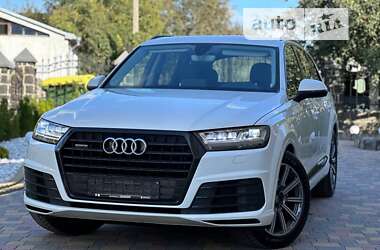 Позашляховик / Кросовер Audi Q7 2017 в 