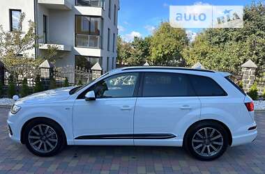 Позашляховик / Кросовер Audi Q7 2017 в 
