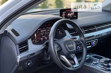 Позашляховик / Кросовер Audi Q7 2017 в 