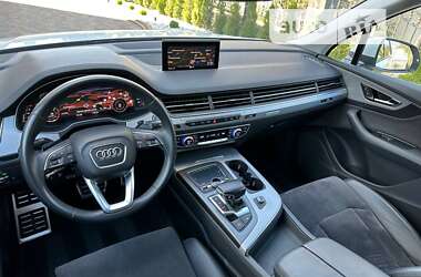 Позашляховик / Кросовер Audi Q7 2017 в 