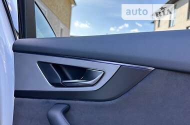 Позашляховик / Кросовер Audi Q7 2017 в 