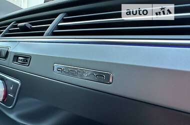 Позашляховик / Кросовер Audi Q7 2017 в 