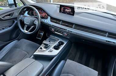 Позашляховик / Кросовер Audi Q7 2017 в 