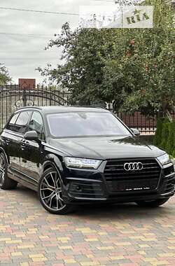Позашляховик / Кросовер Audi Q7 2017 в 