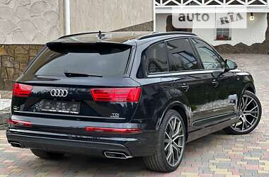 Позашляховик / Кросовер Audi Q7 2017 в 