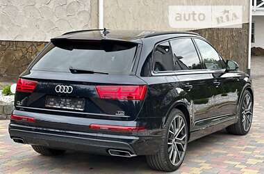 Позашляховик / Кросовер Audi Q7 2017 в 