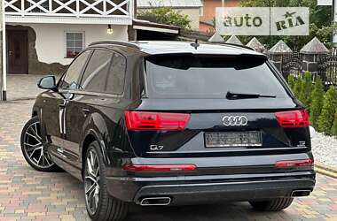 Позашляховик / Кросовер Audi Q7 2017 в 