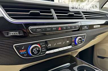 Позашляховик / Кросовер Audi Q7 2017 в 