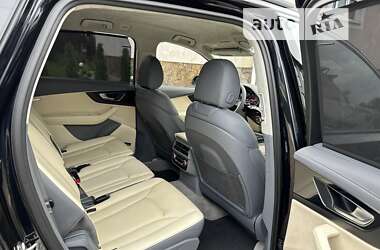 Позашляховик / Кросовер Audi Q7 2017 в 