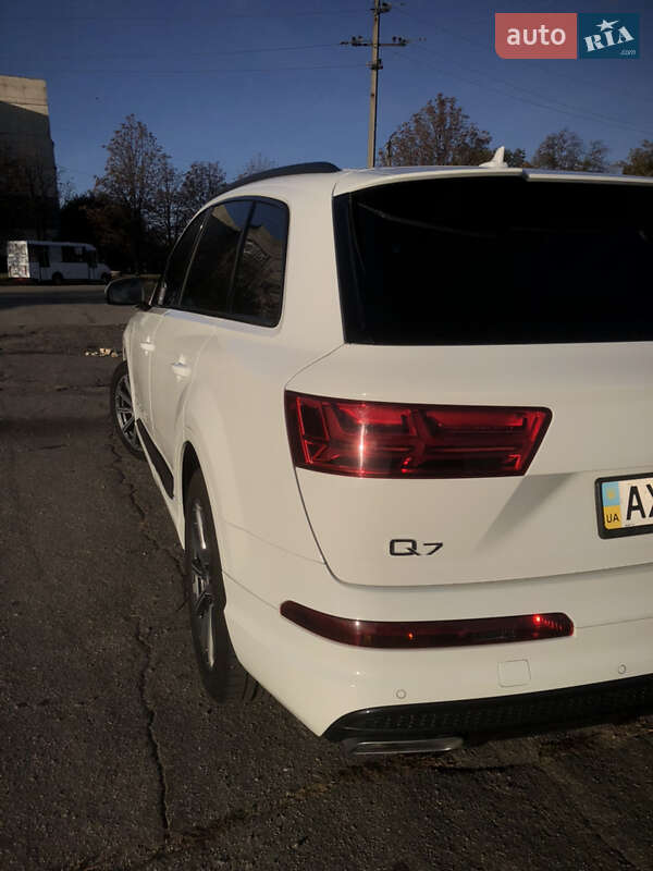 Внедорожник / Кроссовер Audi Q7 2016 в Лозовой