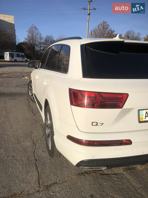 Внедорожник / Кроссовер Audi Q7 2016 в Лозовой