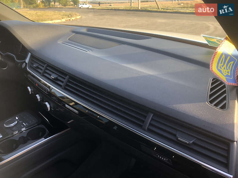 Внедорожник / Кроссовер Audi Q7 2016 в Лозовой
