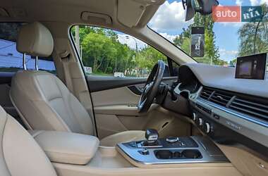 Внедорожник / Кроссовер Audi Q7 2016 в 
