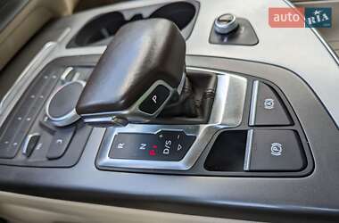 Внедорожник / Кроссовер Audi Q7 2016 в 