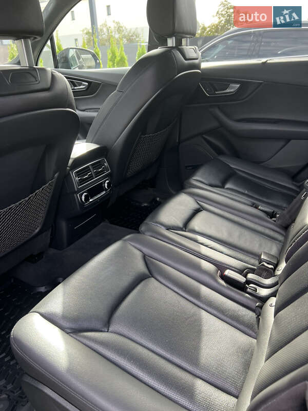 Внедорожник / Кроссовер Audi Q7 2016 в Ужгороде