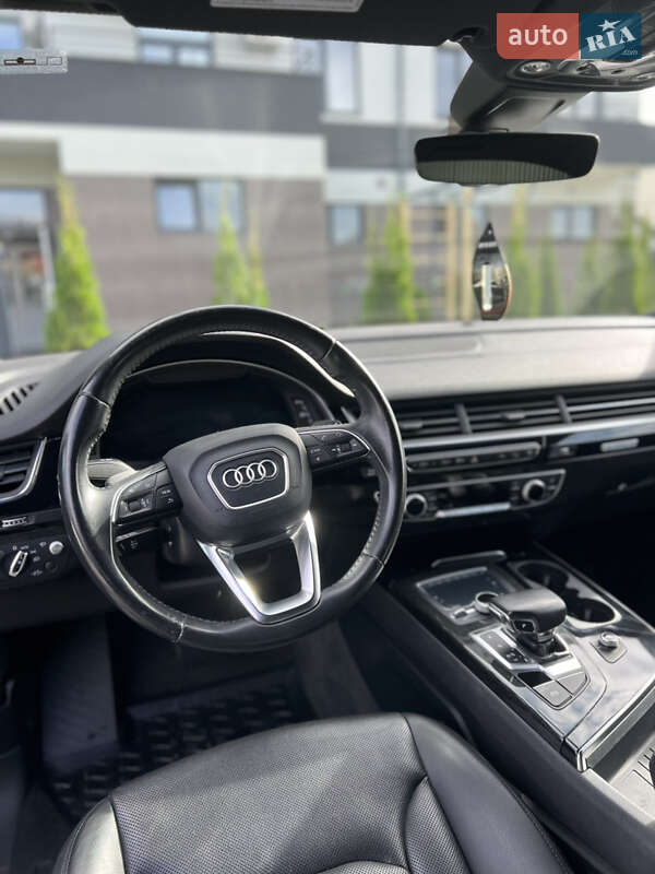 Внедорожник / Кроссовер Audi Q7 2016 в Ужгороде