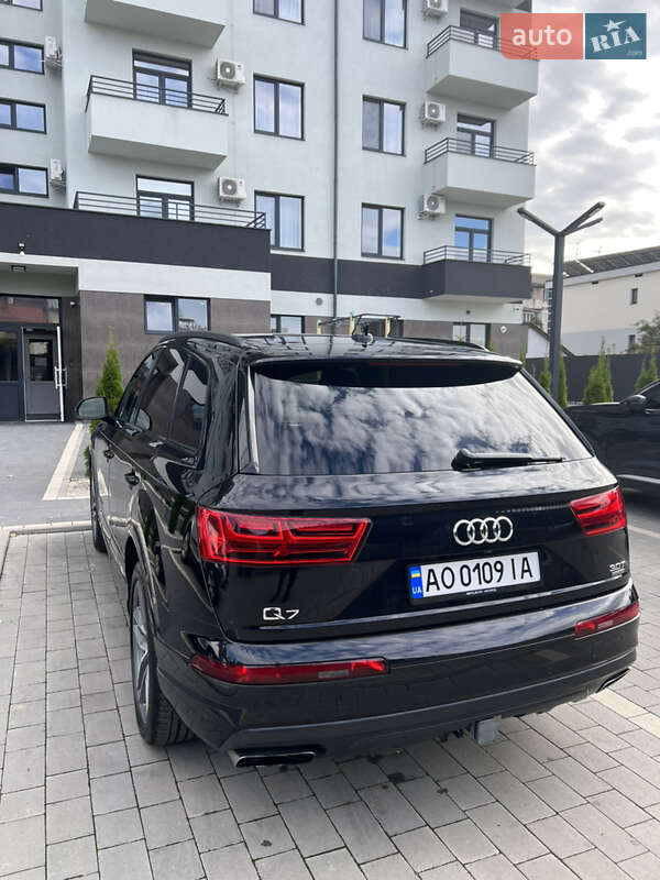 Внедорожник / Кроссовер Audi Q7 2016 в Ужгороде