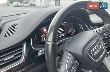 Внедорожник / Кроссовер Audi Q7 2016 в 