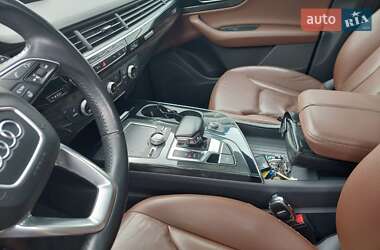 Внедорожник / Кроссовер Audi Q7 2016 в 