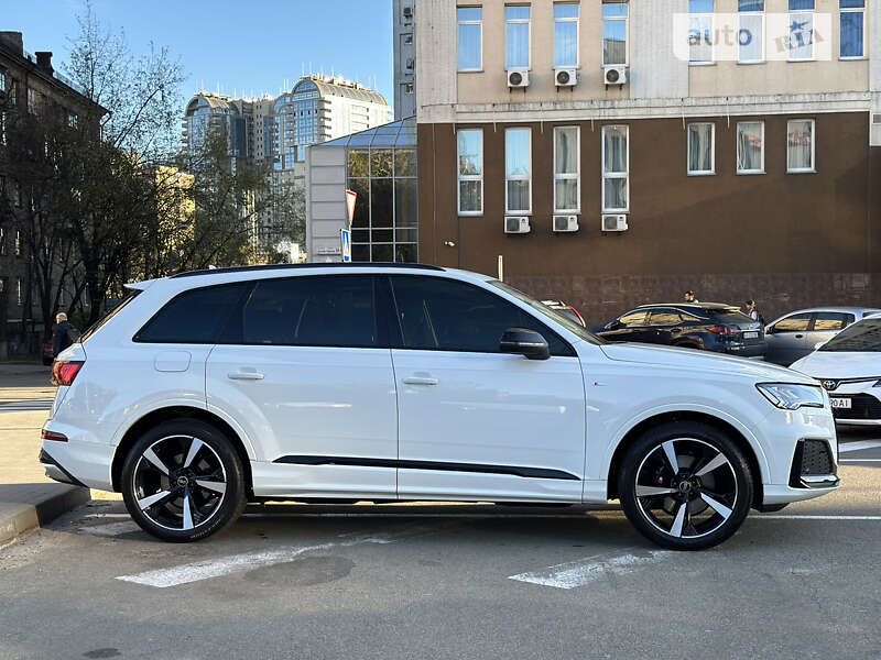 Позашляховик / Кросовер Audi Q7 2023 в Києві